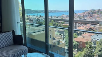 Deluxe Room with Sea View | 1 間臥室、高級寢具、記憶床墊、迷你吧