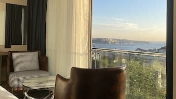 Deluxe Room with Sea View | 1 間臥室、高級寢具、記憶床墊、迷你吧
