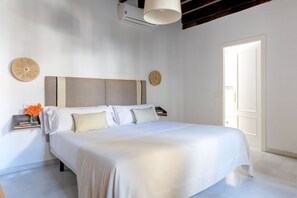 3 bedrooms, iron/ironing board, Internet, bed sheets