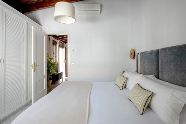 1 bedroom, iron/ironing board, Internet, bed sheets