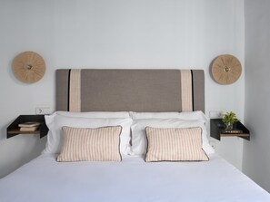 1 bedroom, iron/ironing board, internet, bed sheets