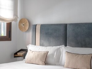 2 bedrooms, iron/ironing board, Internet, bed sheets
