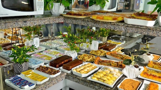 A buffet with various dishes and desserts. - Hotel Capital da Fé (Aparecida)