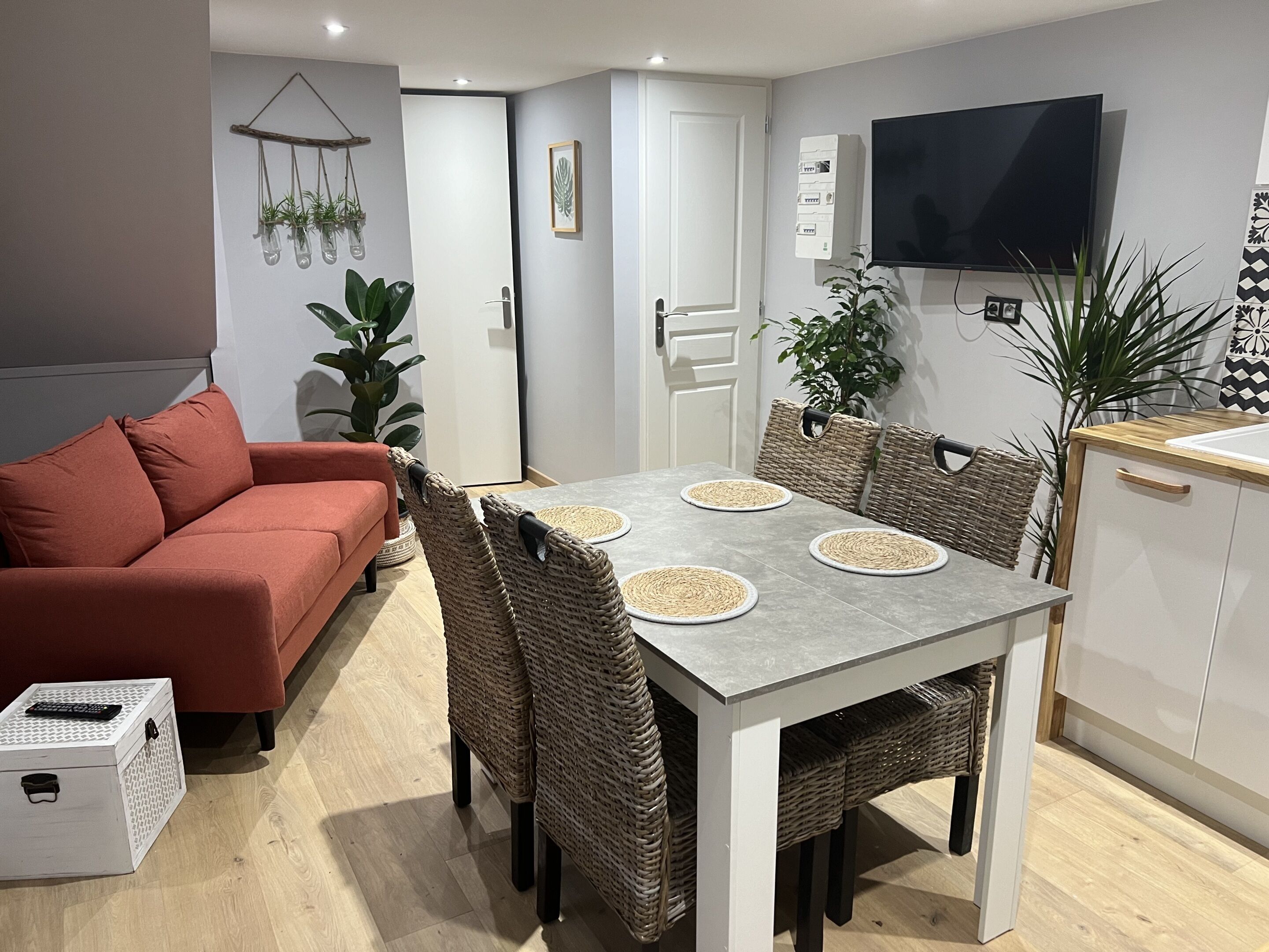 Comfort Cabin, Ensuite (Ma p’tite cabane) | Private kitchen | Microwave, espresso maker, coffee/tea maker, electric kettle