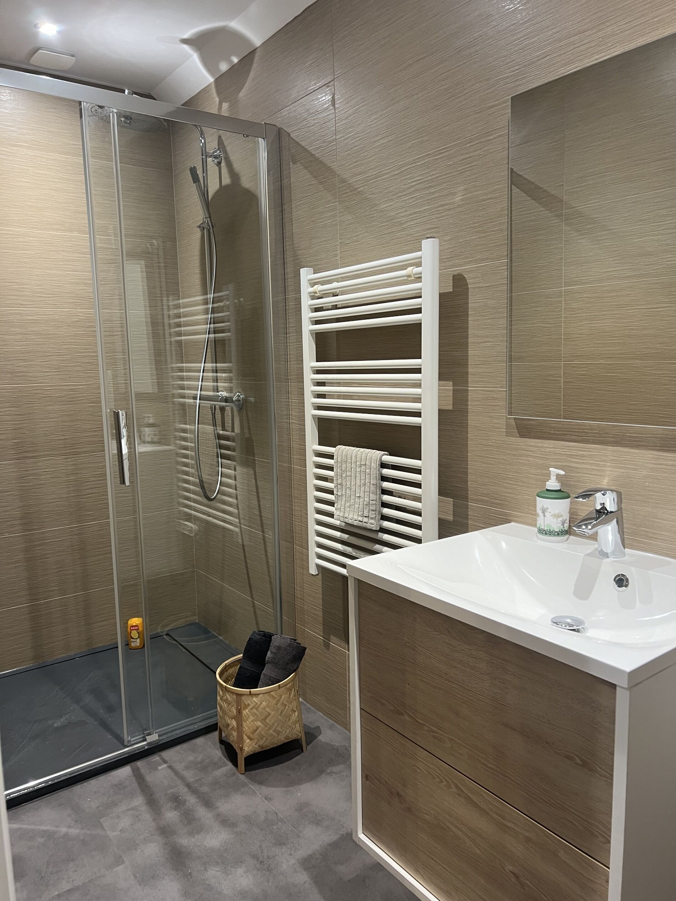 Cabaña Confort, baño privado (Ma p’tite cabane) | Baño | Ducha y cabezal de ducha tipo lluvia