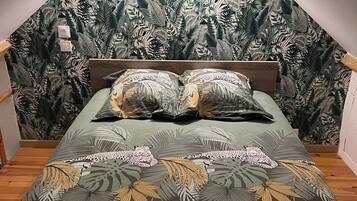 Comfort-Ferienhütte, mit Bad (Ma p’tite cabane) | 1 Schlafzimmer, individuell dekoriert, individuell eingerichtet