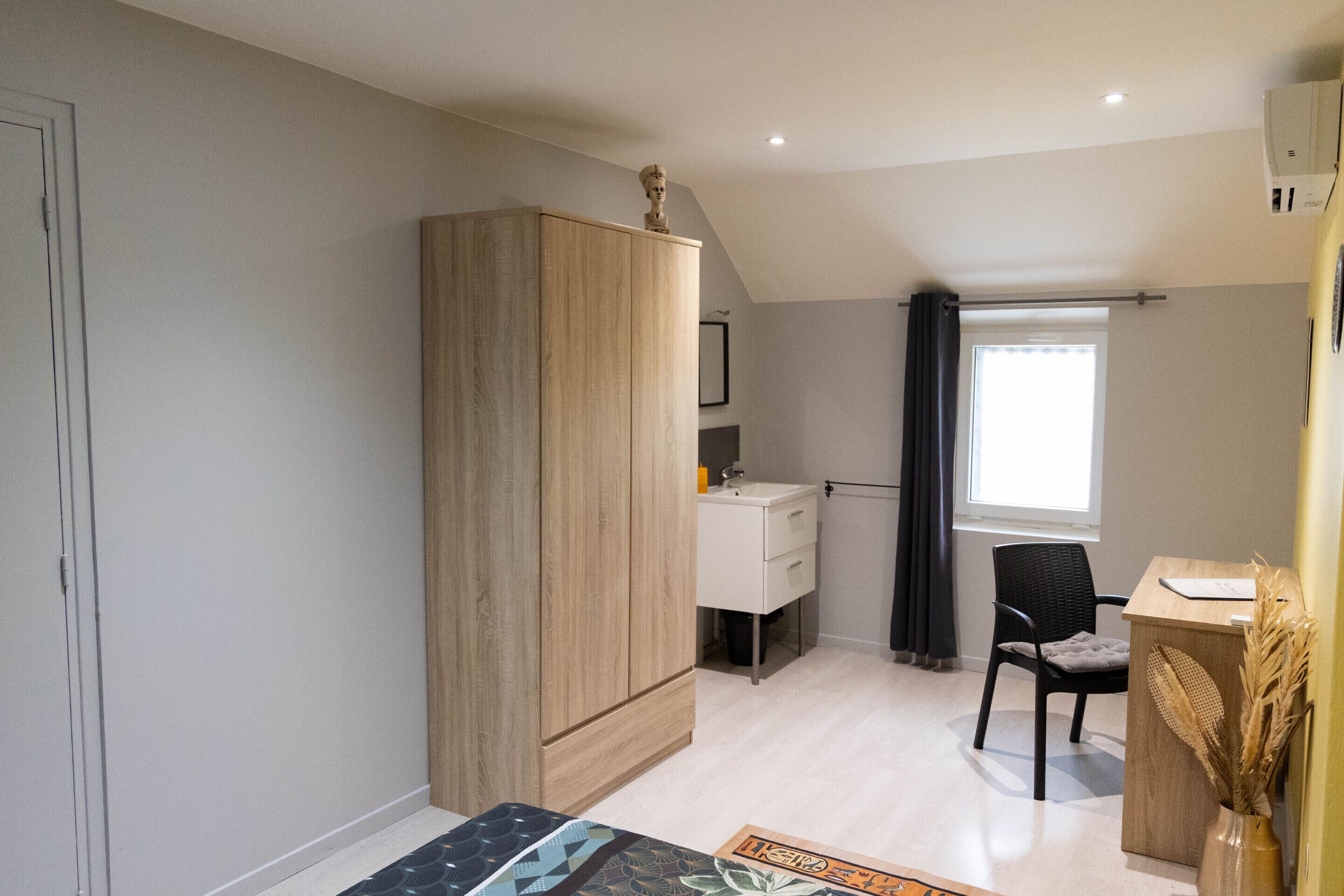 Executive Double Room, Shared Bathroom (1 Chambre à la campagne) | Individually decorated, individually furnished, desk, laptop workspace