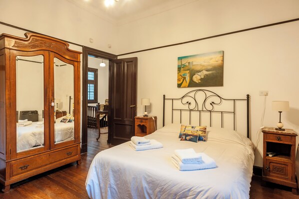 4 Schlafzimmer, Zimmersafe, Bügeleisen/Bügelbrett, Reisekinderbett