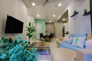 Living area - Walk to lagoland🏰🏰cozy and relaxing unit,make your holiday happy (依斯干达公主城)