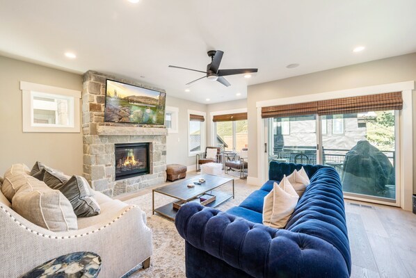 Télévision, cheminée