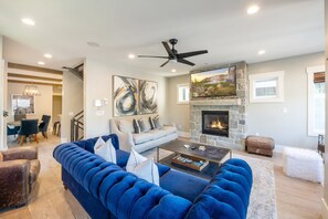 Télévision, cheminée