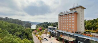 Shuang Bai Hotel