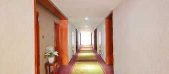 Shuang Bai Hotel