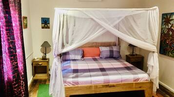 3 camere, una cassaforte in camera, una scrivania, ferro/asse da stiro