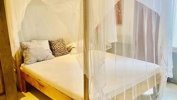 3 bedrooms, in-room safe, desk, iron/ironing board