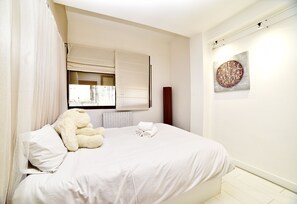 2 bedrooms, bed sheets