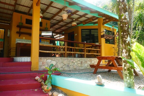 Property grounds - Riverside open space concept cabin @ Riverhill (Cristo Rey)