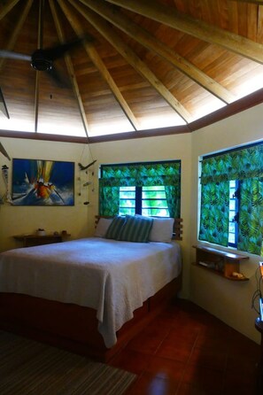 1 bedroom, iron/ironing board, travel crib, WiFi - Riverside open space concept cabin @ Riverhill (Cristo Rey)