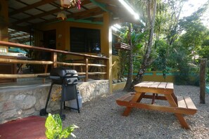 Outdoor dining - Riverside open space concept cabin @ Riverhill (Cristo Rey)