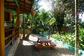 Outdoor dining - Riverside open space concept cabin @ Riverhill (Cristo Rey)