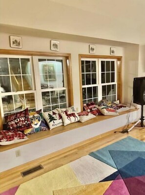 Interior - 4 Bedrooms,3 Bath,hot tub,Sauna (gouldsboro)