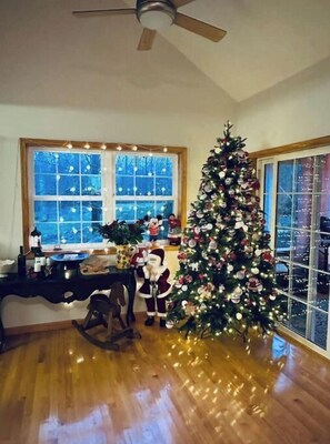 Interior - 4 Bedrooms,3 Bath,hot tub,Sauna (gouldsboro)