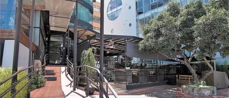 المنشأة من الخارج