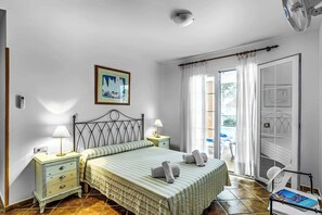 4 bedrooms, WiFi, bed sheets