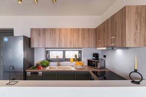 Fridge, microwave, oven, dishwasher