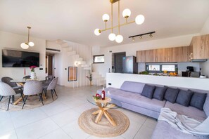 Smart TV - Villa Orion - Three Bedroom Villa, Sleeps 6 (Lefkada)