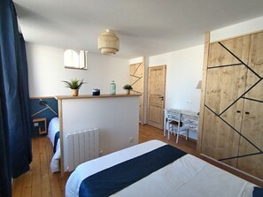 5 bedrooms, travel cot, WiFi