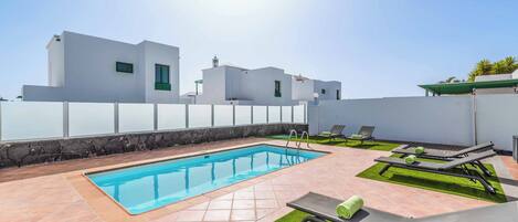 Et oppvarmet basseng