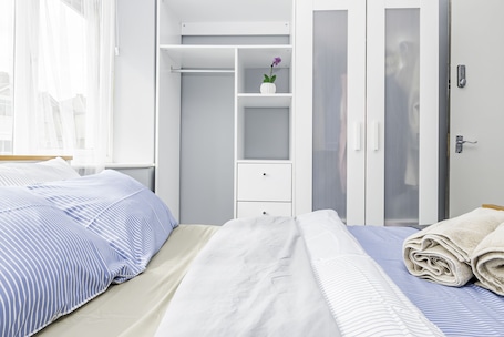 Standard-Doppelzimmer | Bügeleisen/Bügelbrett, kostenloses WLAN, Bettwäsche. Shirley House 2 Guest House Self Catering by Southampton General Hospital