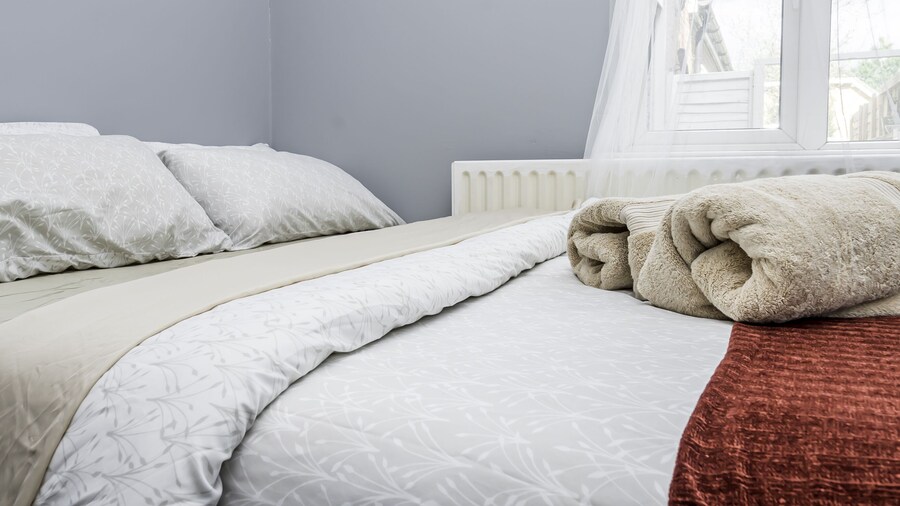 Shirley House 2 Guest House Self Catering by Southampton General Hospital