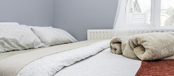 Shirley House 2 Guest House Self Catering by Southampton General Hospital