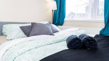 Standard Twin Room, 2 Twin Beds | Iron/ironing board, free WiFi, bed sheets