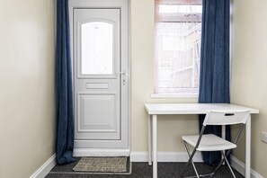 Habitación estándar doble | Tabla de planchar con plancha, wifi gratis, ropa de cama
