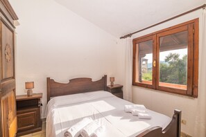 2 habitaciones, tabla de planchar con plancha y ropa de cama 