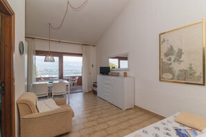 2 Schlafzimmer, Bügeleisen/Bügelbrett, Bettwäsche