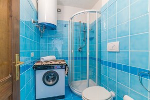 Shower, towels