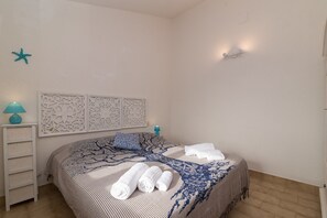 2 chambres, fer et planche à repasser, draps fournis
