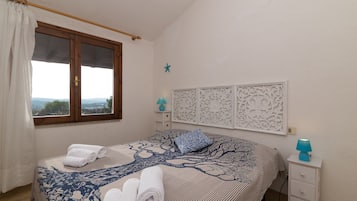 2 chambres, fer et planche à repasser, draps fournis
