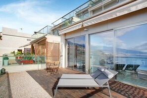 Property grounds - Holiday Apartment 'Mirador Terrazas Del Mar' with Shared Pool and Air Conditioning (Santa Cruz de Tenerife)