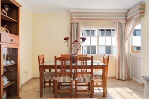 Dining - Apartment 'El Tajo' with Sea Views, Private Terrace and Wi-Fi (Barbate)