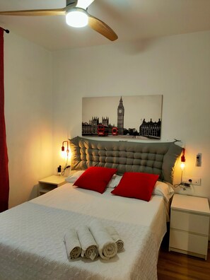 1 habitación, tabla de planchar con plancha, wifi gratis y ropa de cama 