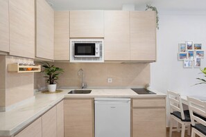 Fridge, microwave, stovetop, coffee/tea maker