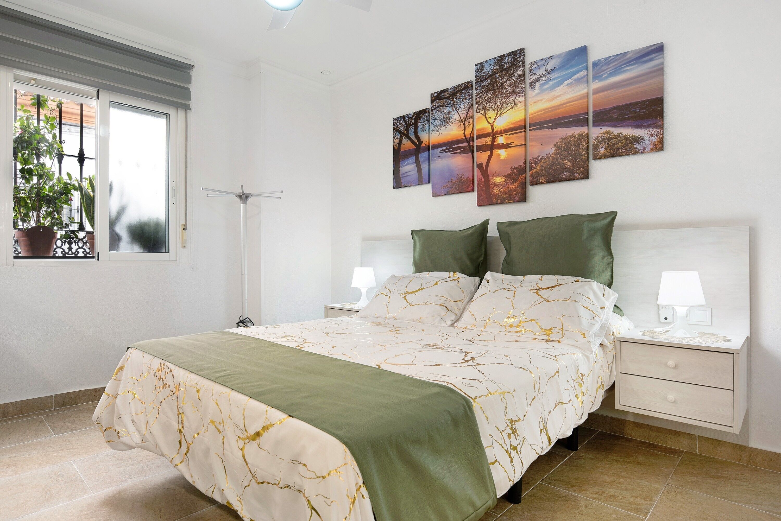 Fer et planche à repasser, Wi-Fi gratuit, draps fournis