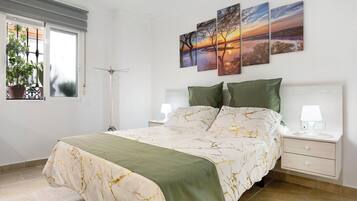 Fer et planche à repasser, Wi-Fi gratuit, draps fournis