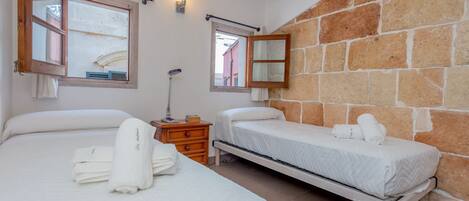 3 chambres, fer et planche Ă repasser, Wi-Fi gratuit, draps fournis