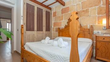 3 slaapkamers, een strijkplank/strijkijzer, gratis wifi, beddengoed